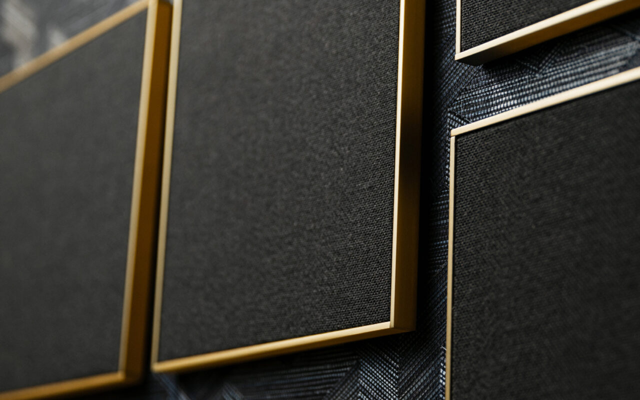 Plano, PASSIVE SPEAKERS